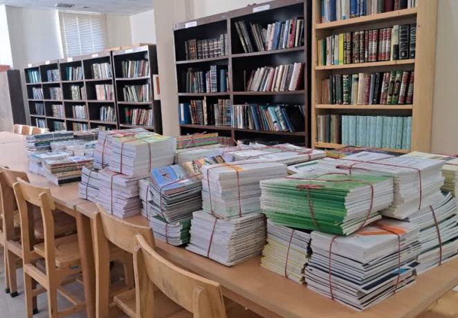 اهدای 971 جلد نشریه به کتابخانه مرکزی آستان قدس رضوی