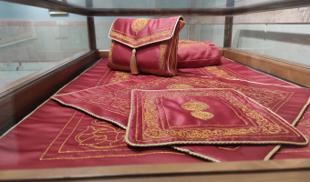 سه اثر هنری دانشجویان هنر دانشگاه بیرجند به موزه آستان قدس رضوی اهدا شد